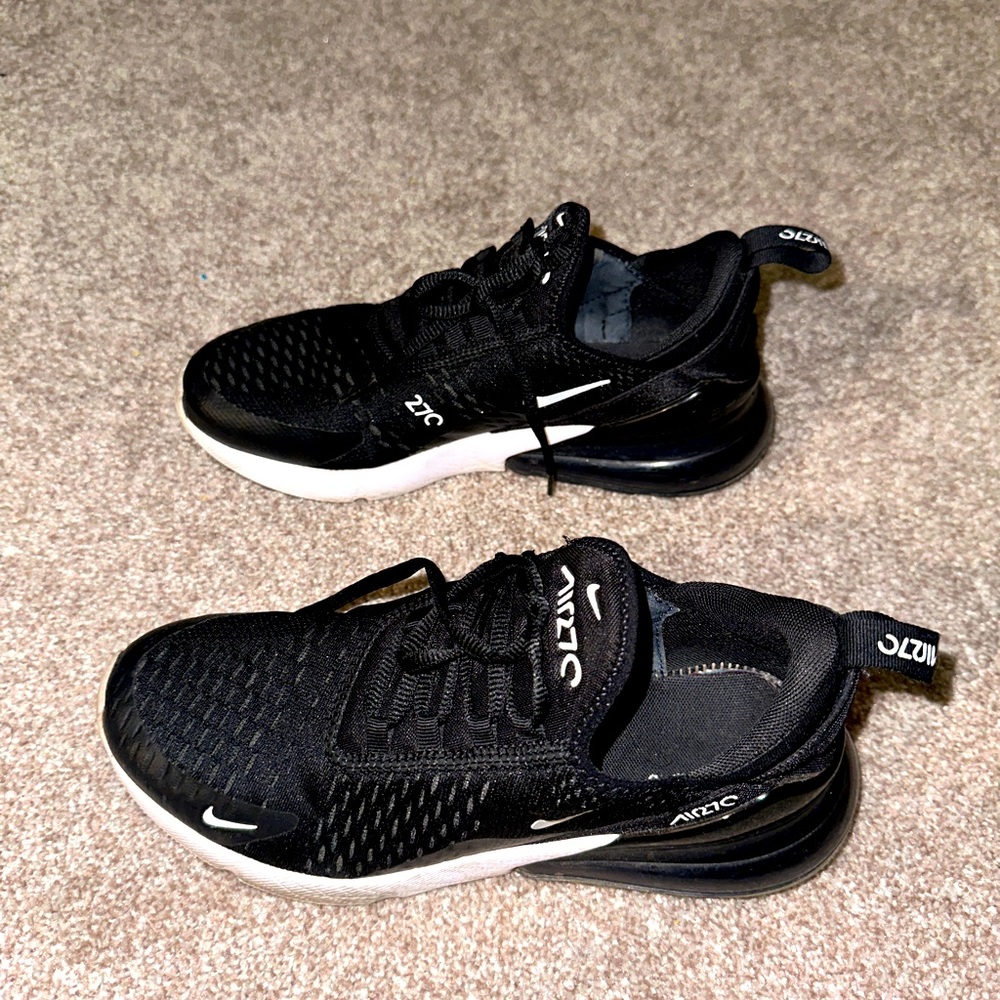 NIKE AIR 270